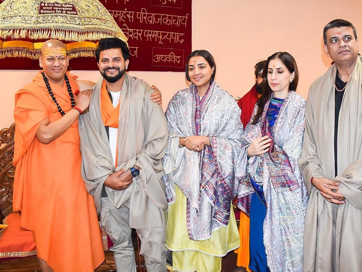 Suresh_20raina_20at_20mahakumbh5.jpg 6