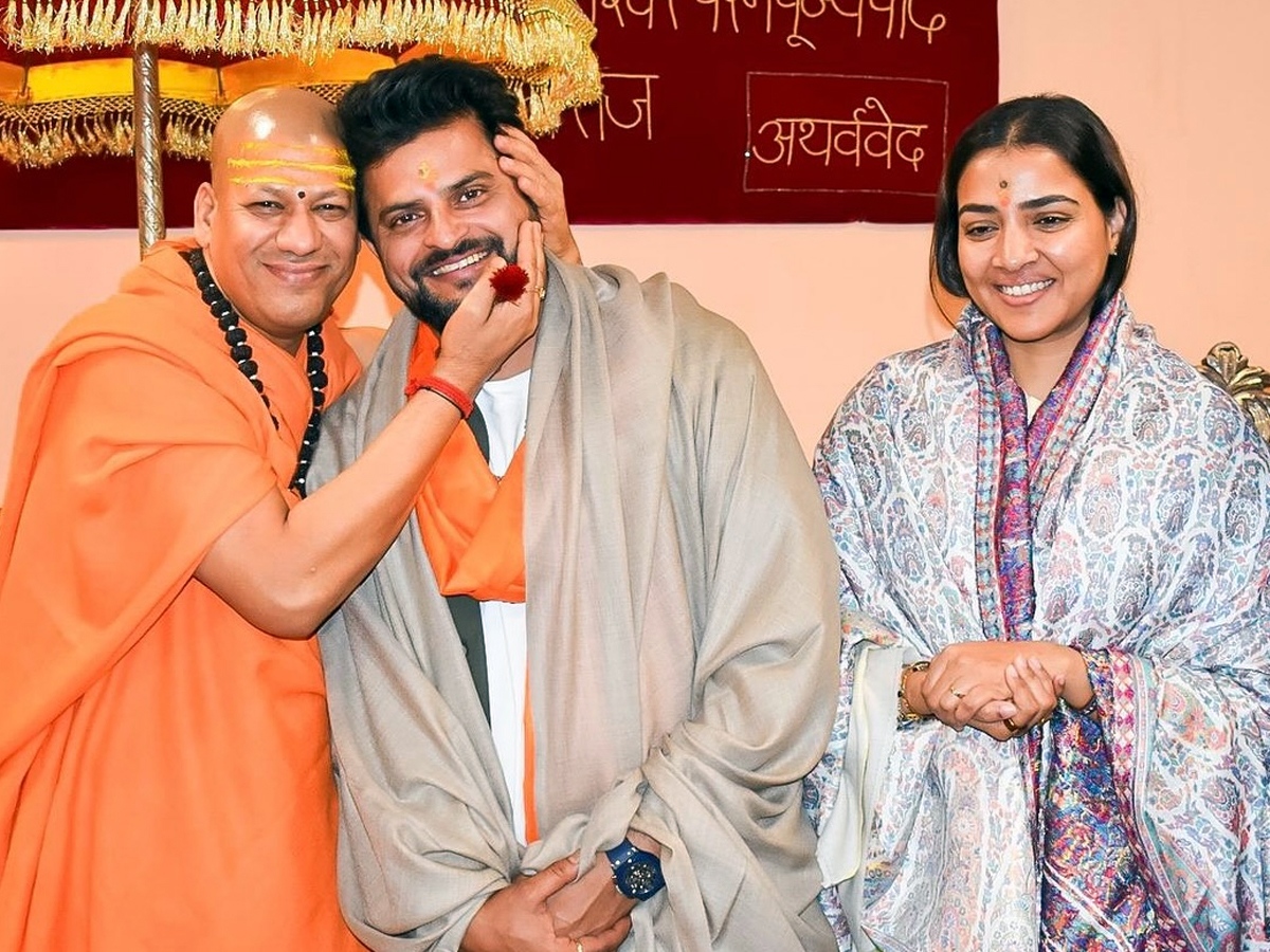 Suresh_20raina_20at_20mahakumbh6.jpg 7