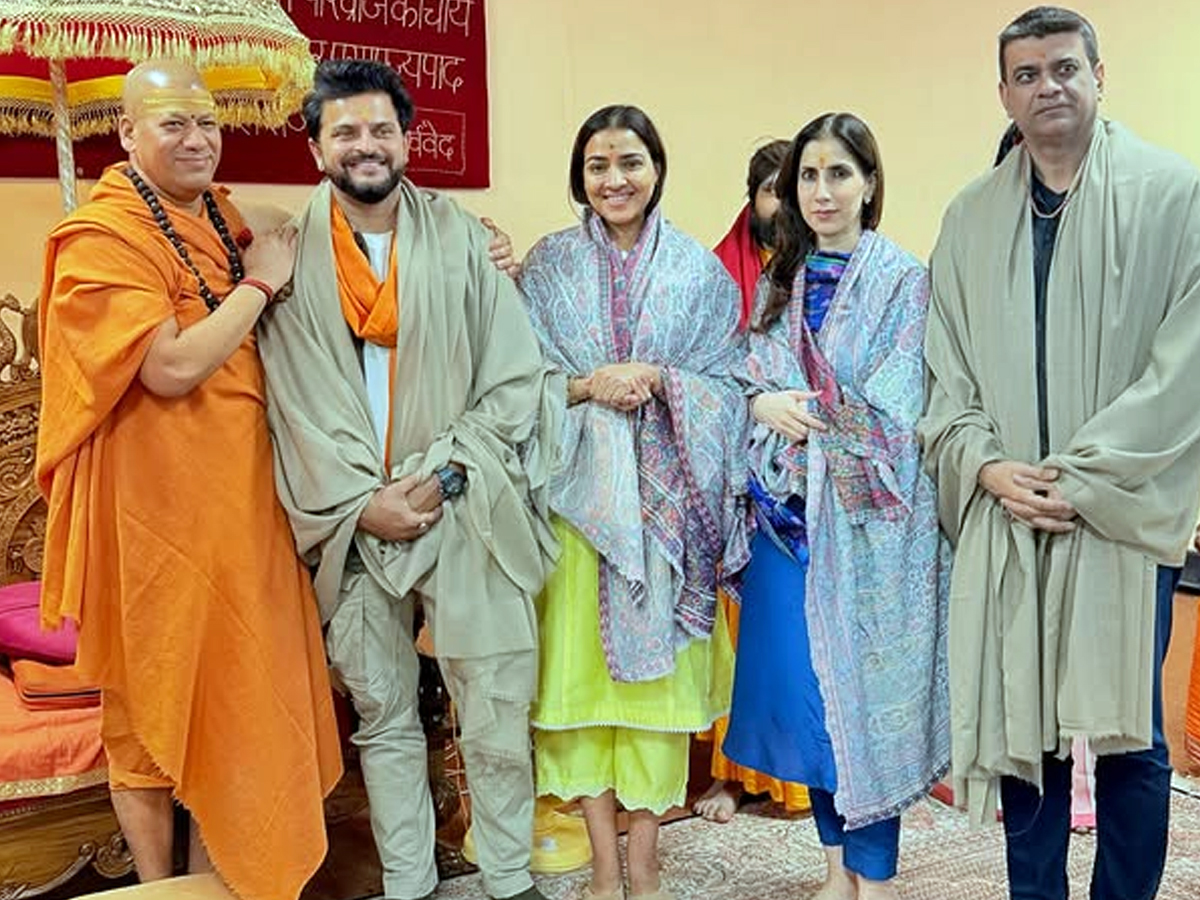 Suresh_20raina_20at_20mahakumbh7_0.jpg 8
