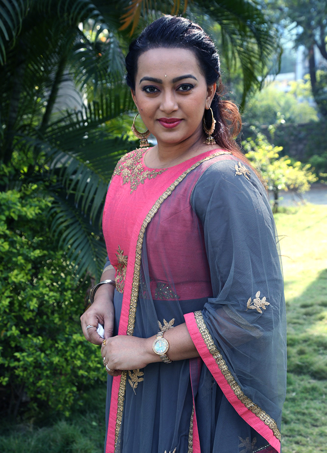 Actress_20Ester_20Noronha_20Latest_20photos__20_2812_29.jpg 12