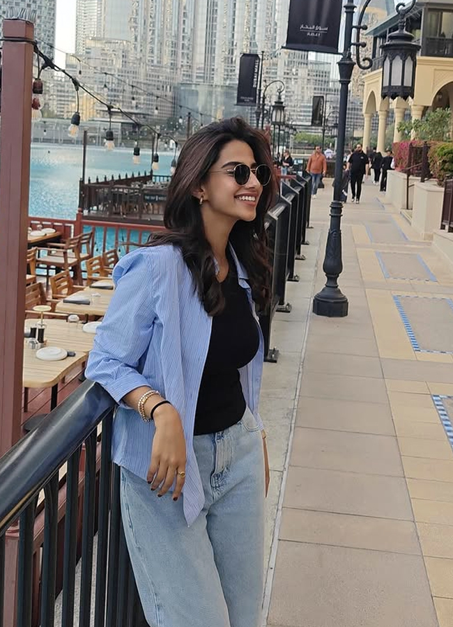 Meenakshi_20choudary18.jpg 19