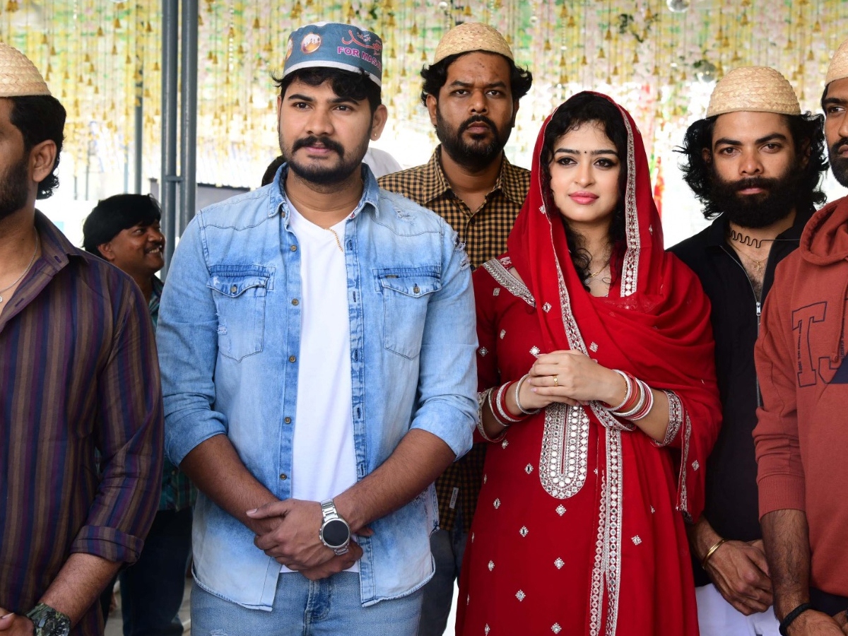 Racharikam_20Movie_20team_20in_20kadapa_20darga19.jpg 20