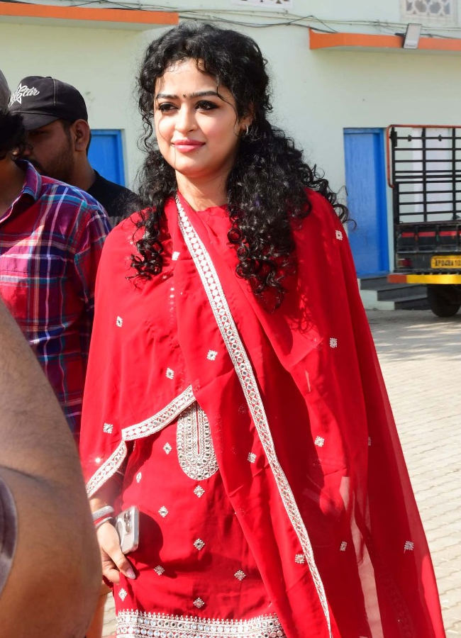 Racharikam_20Movie_20team_20in_20kadapa_20darga3_0.jpg 4