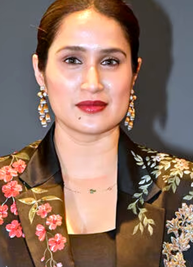 Sabyasachi_2025th_20celebrations10.jpg 12