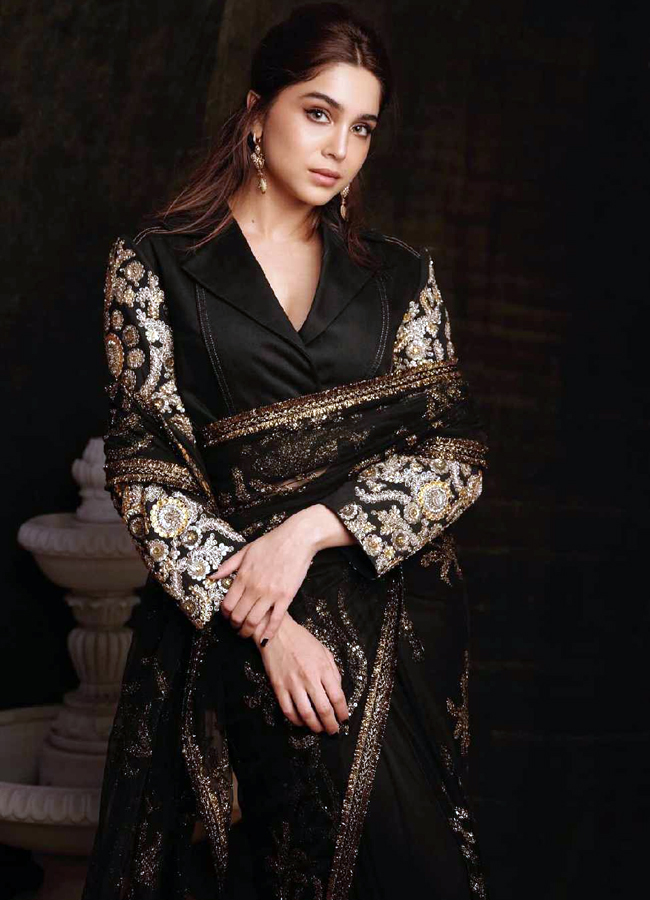 Sabyasachi_2025th_20celebrations29.jpg 30