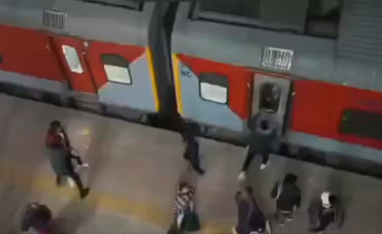 train-main.jpg