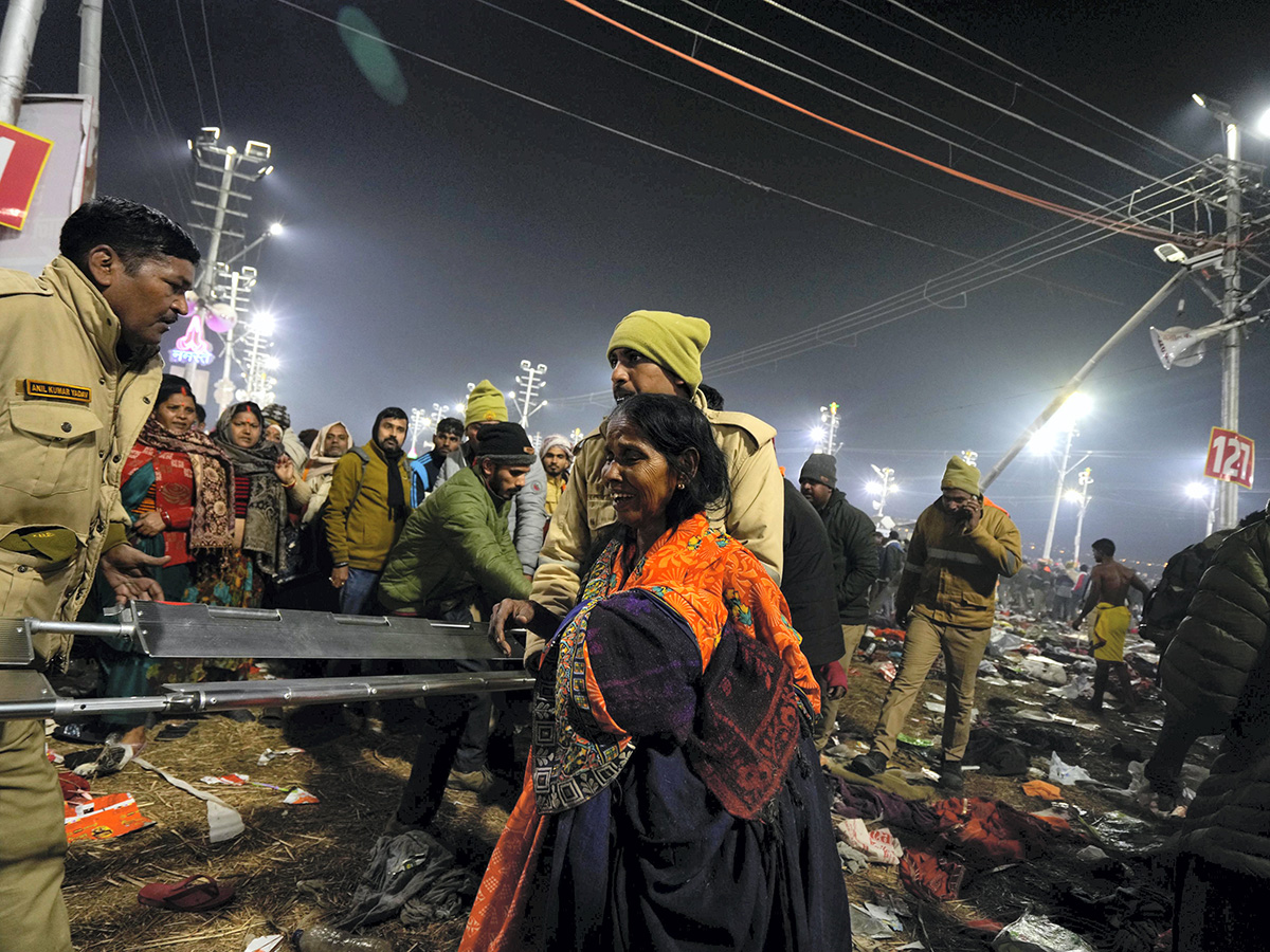 Maha_20Kumbh_20stampede_20Live_20updates_20Photos__20_2812_29.jpg 12