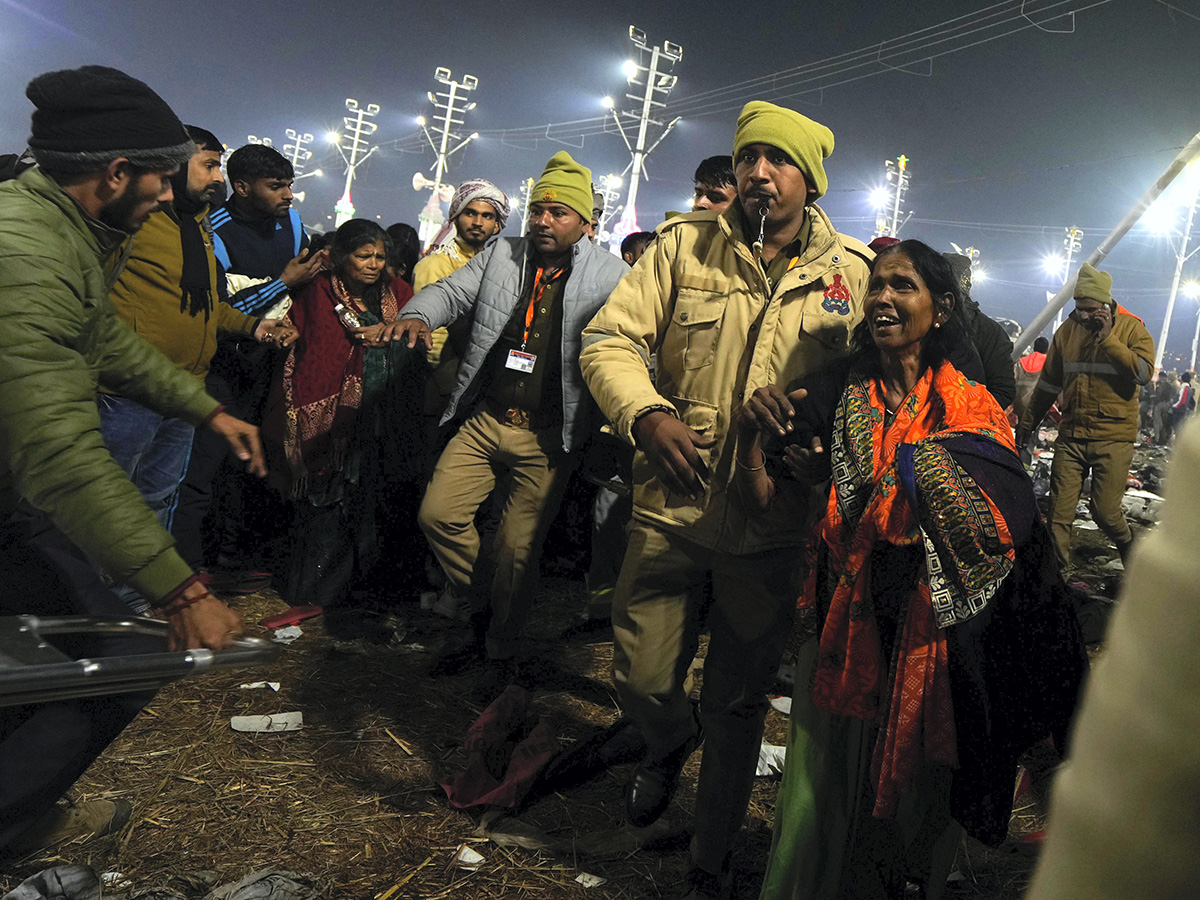 Maha_20Kumbh_20stampede_20Live_20updates_20Photos__20_2813_29.jpg 13