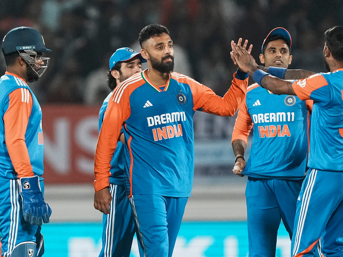 Twenty20_20cricket_20match_20between_20England_20and_20India_20in_20Rajkot_20Photos__20_2825_29.jpg 25