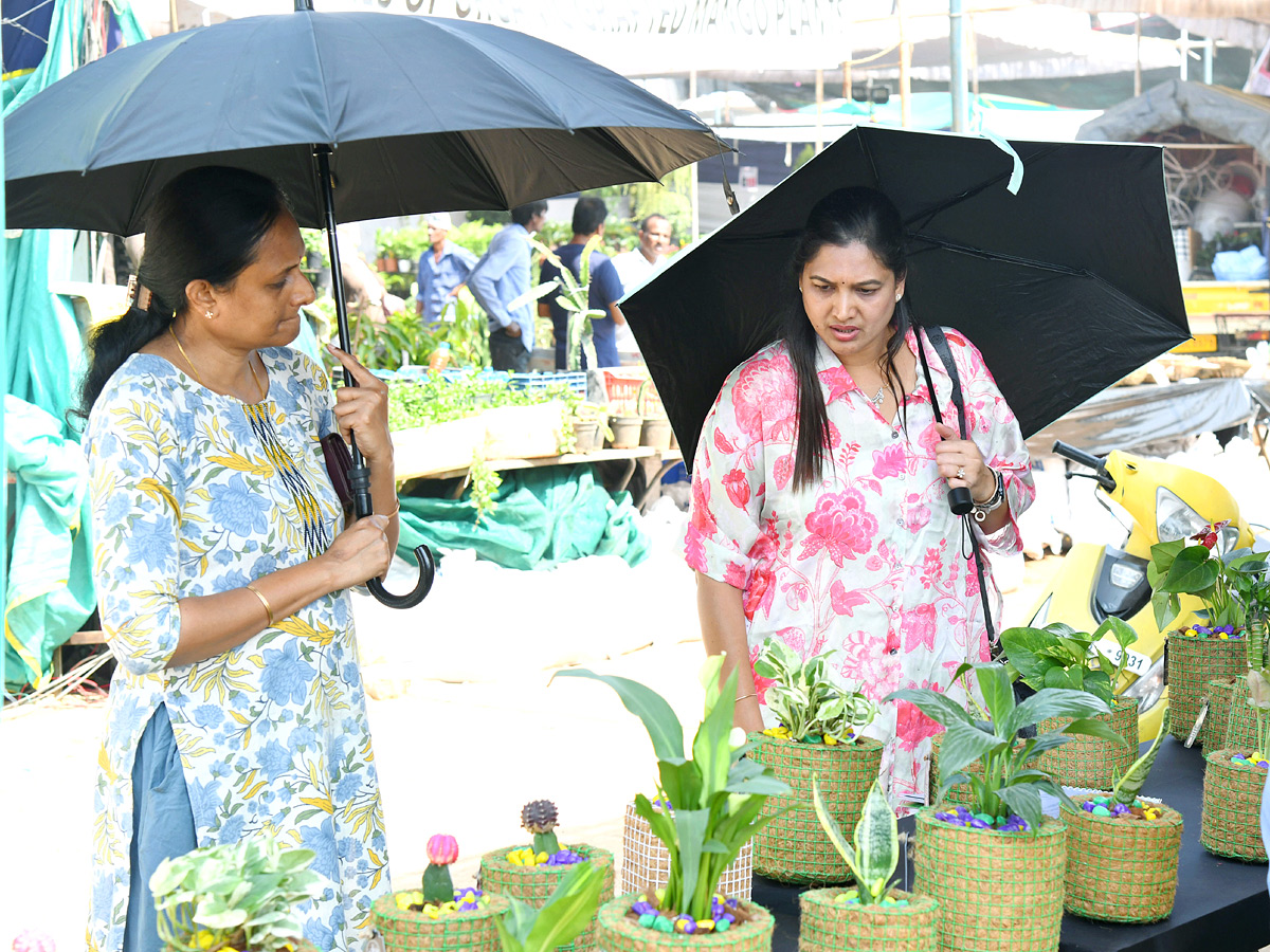 Minister_20Tummalanageshwar_20Rao_20Inaugrated_2017TH_20_20Grand_20Nursery_20Mela_20Photos_20_287_29.jpg 9