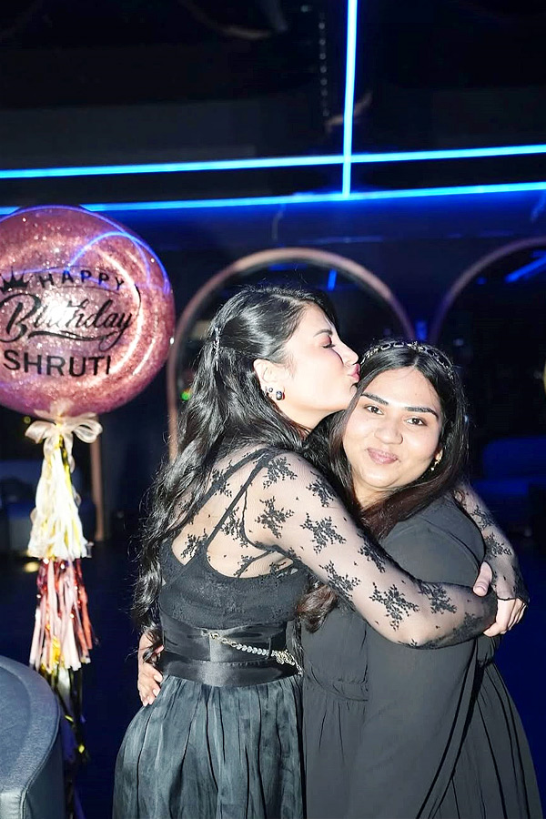Shruti_20Haasan_20Special_20Birthday_20Bash_20With_20The_20Coolie_20Team_20Unit_20Photos_20_282_29.jpg 3