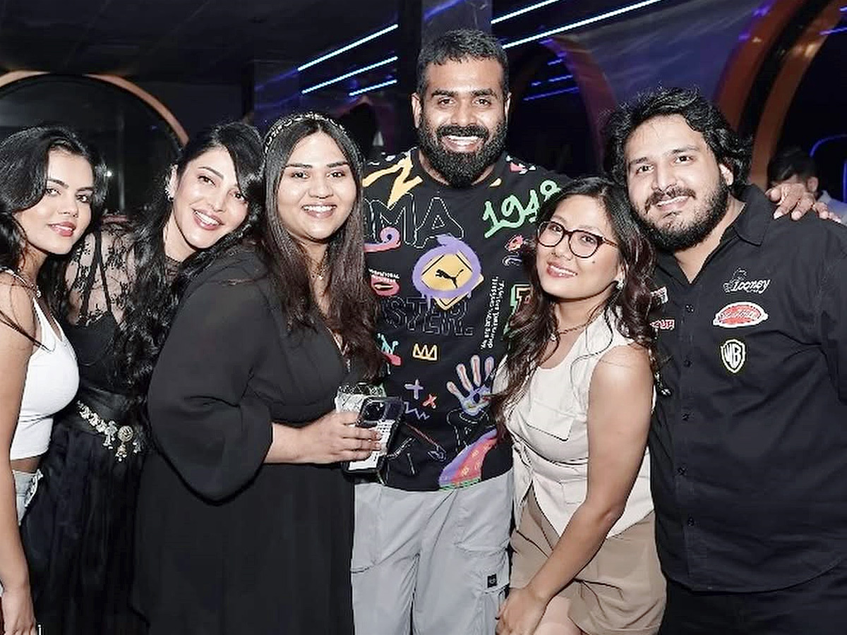 Shruti_20Haasan_20Special_20Birthday_20Bash_20With_20The_20Coolie_20Team_20Unit_20Photos_20_289_29.jpg 10