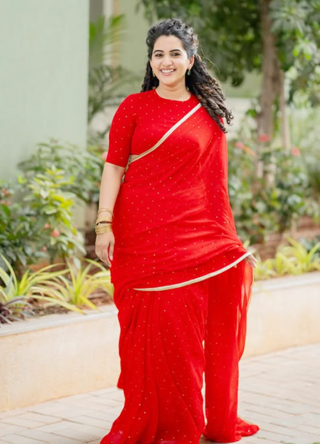 Sravanthi_20Red_20Saree_20Looks_20_2810_29.jpg 11