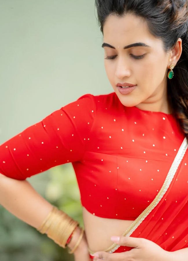 Sravanthi_20Red_20Saree_20Looks_20_2811_29.jpg 12