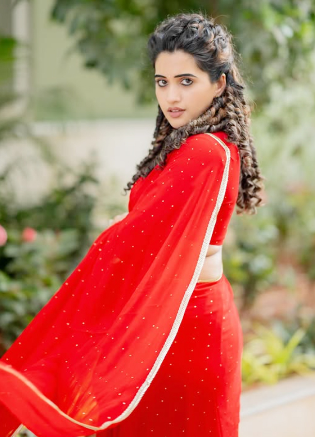 Sravanthi_20Red_20Saree_20Looks_20_283_29.jpg 3