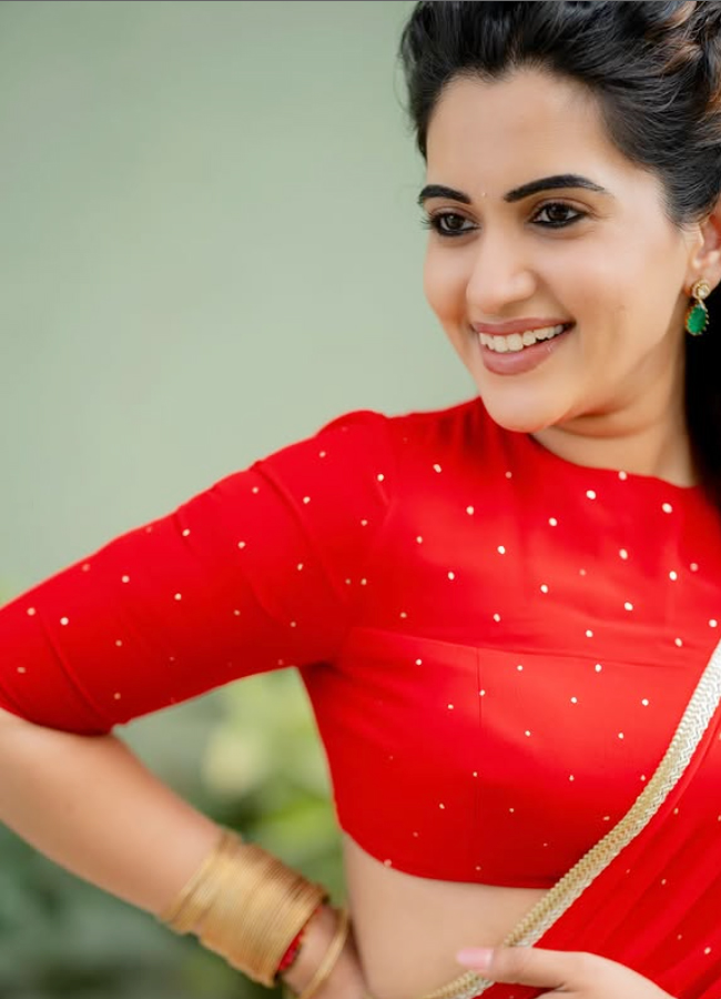Sravanthi_20Red_20Saree_20Looks_20_286_29.jpg 8