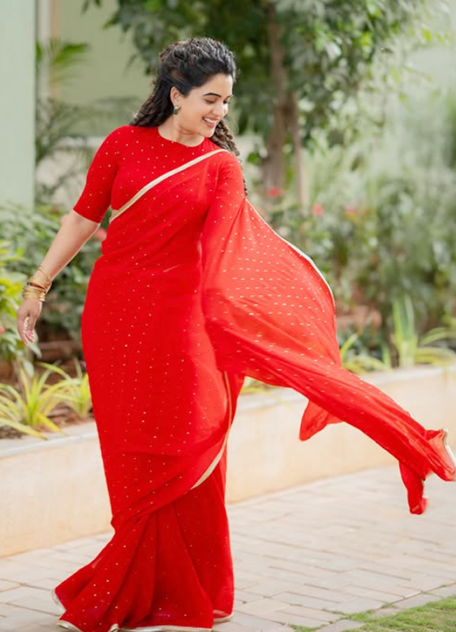 Sravanthi_20Red_20Saree_20Looks_20_287_29.jpg 9