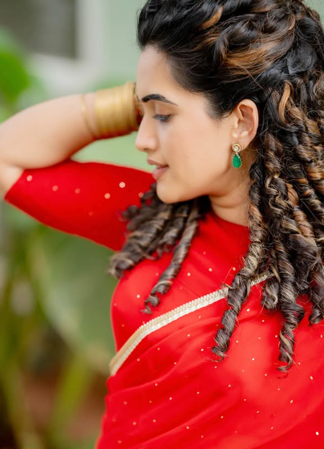 Sravanthi_20Red_20Saree_20Looks_20_288_29.jpg 10