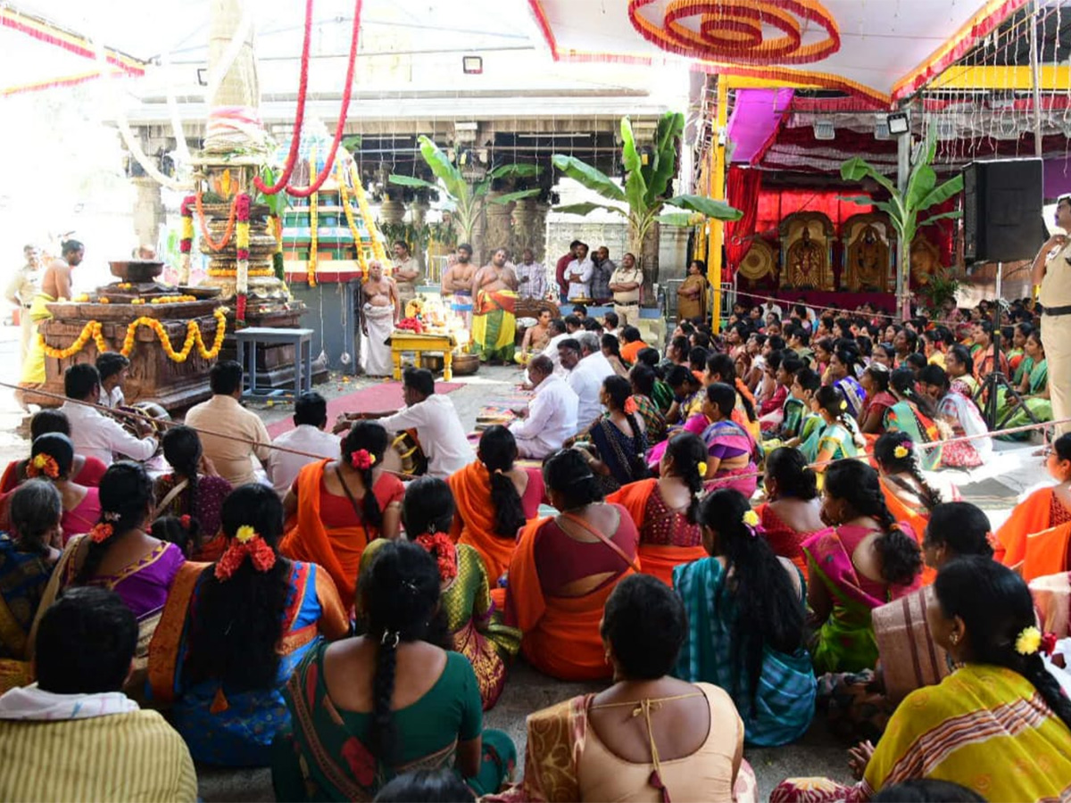 Tirumala_20Tholi_20Gadapa_20Sri_20Lakshmi_20Venkateshwara_20Swamy_20brahmotsavam_20photos_1.jpg 1