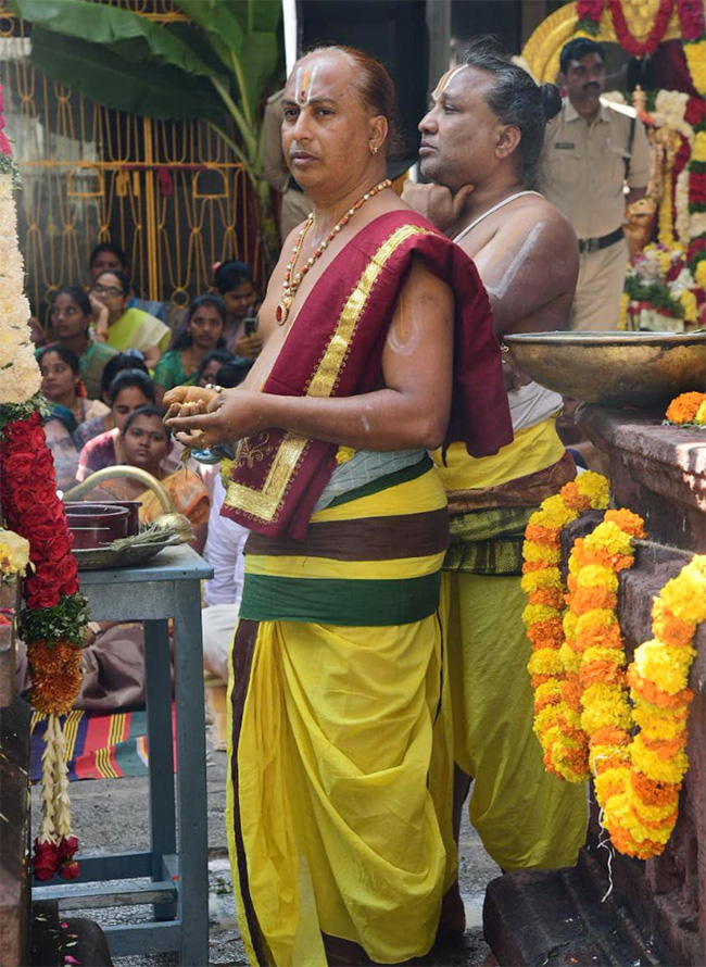 Tirumala_20Tholi_20Gadapa_20Sri_20Lakshmi_20Venkateshwara_20Swamy_20brahmotsavam_20photos_37.jpg 21