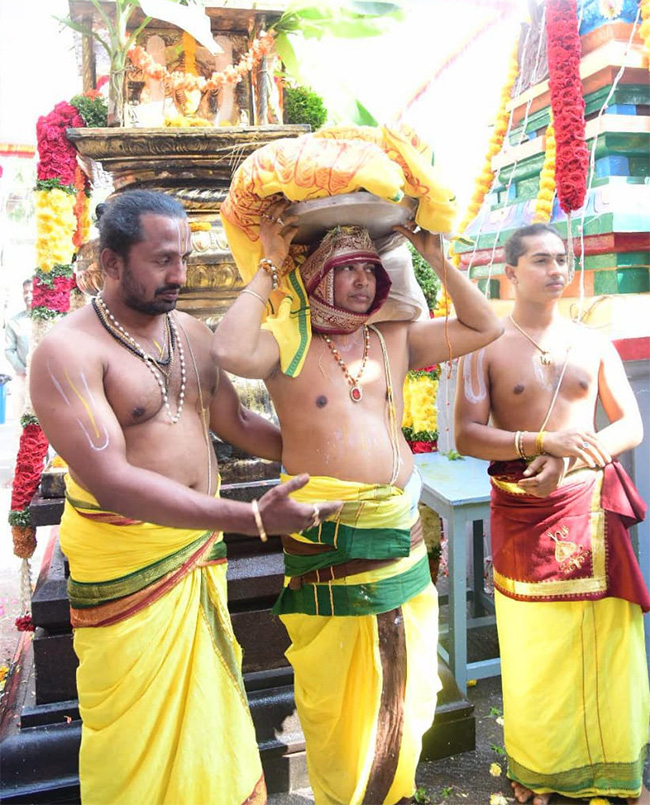 Tirumala_20Tholi_20Gadapa_20Sri_20Lakshmi_20Venkateshwara_20Swamy_20brahmotsavam_20photos_40.jpg 23