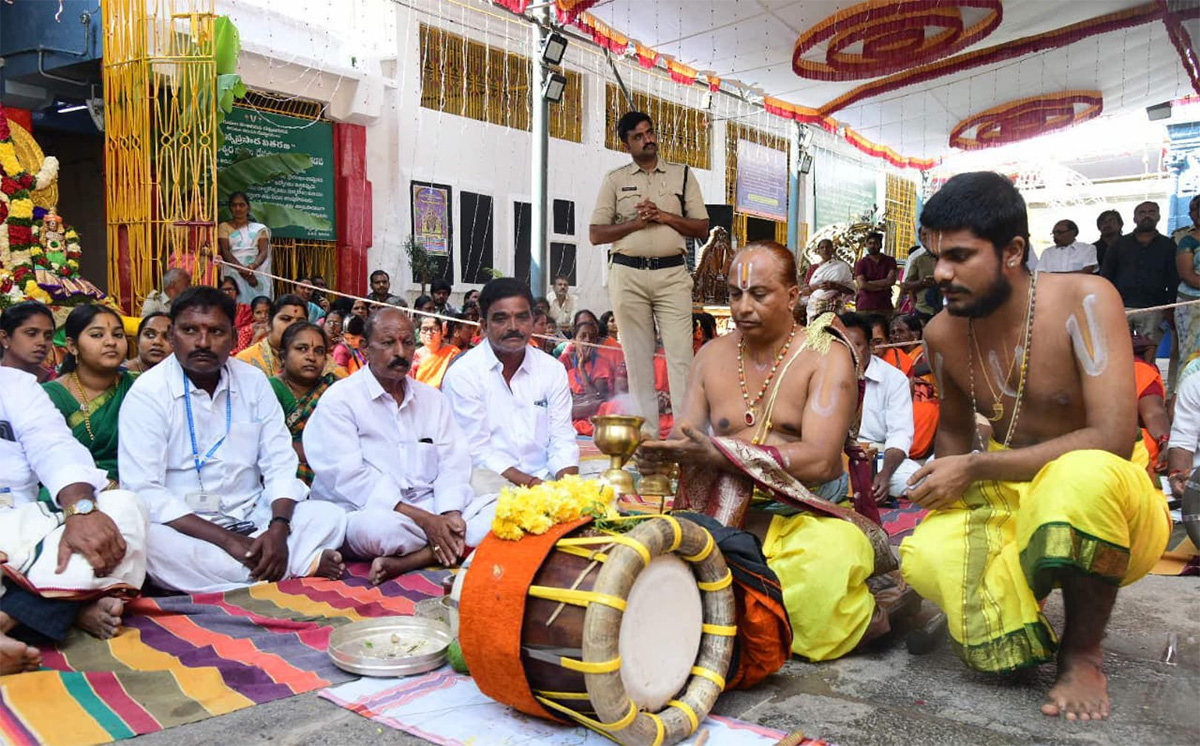 Tirumala_20Tholi_20Gadapa_20Sri_20Lakshmi_20Venkateshwara_20Swamy_20brahmotsavam_20photos_46.jpg 28