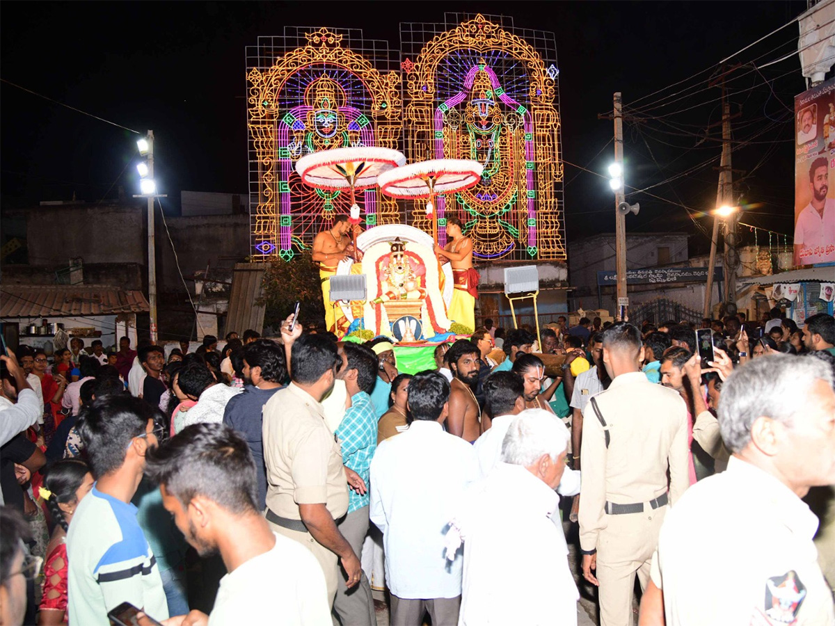 Tirumala_20Tholi_20Gadapa_20Sri_20Lakshmi_20Venkateshwara_20Swamy_20brahmotsavam_20photos_61.jpg 33