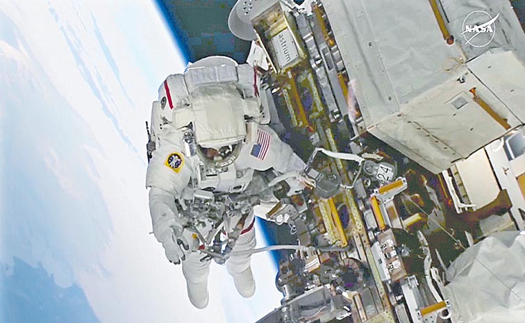 300120250424-STUCK-ASTRONAU.jpg