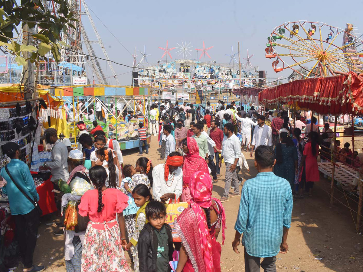 Huge_20Devotees_20Rush_20at_20Nagoba_20Jatara__20_2811_29.jpg 11
