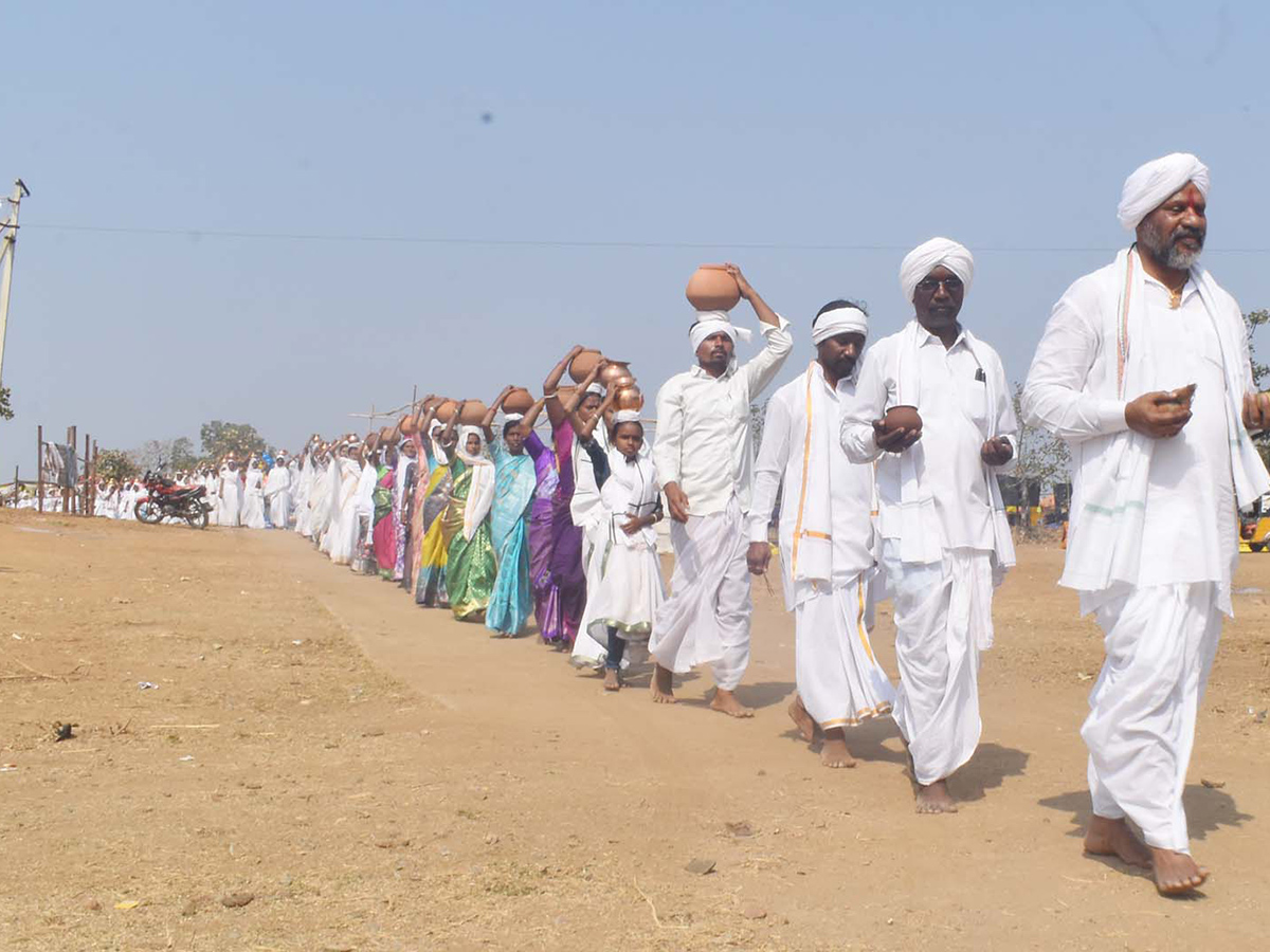 Huge_20Devotees_20Rush_20at_20Nagoba_20Jatara__20_2820_29.jpg 20