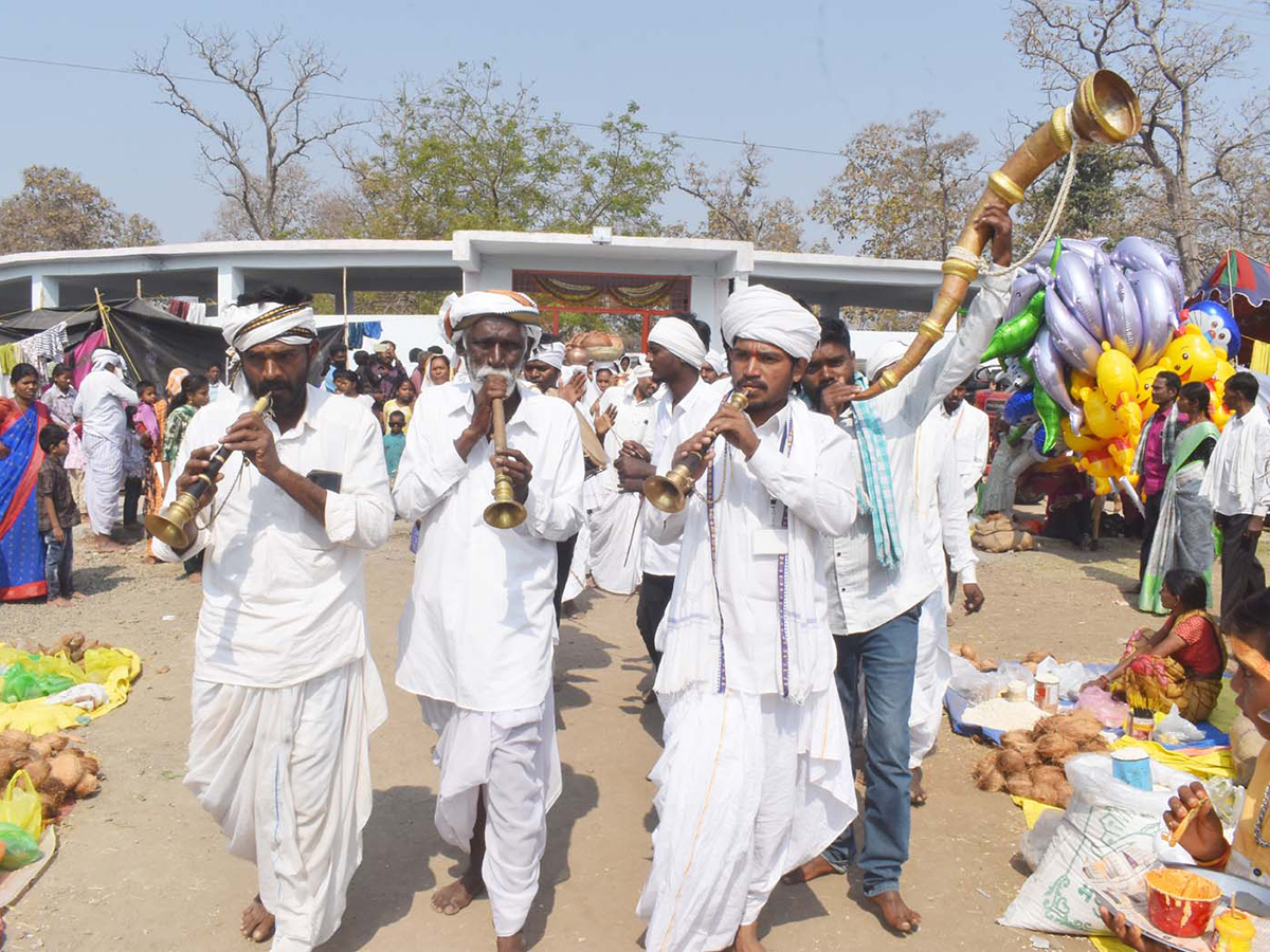 Huge_20Devotees_20Rush_20at_20Nagoba_20Jatara__20_2828_29.jpg 28