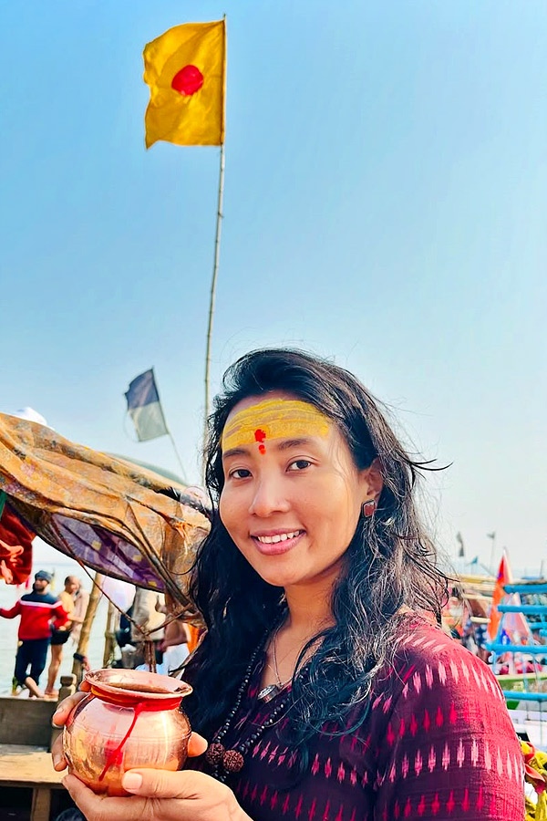 Milind_20Soman_20takes_20holy_20dip_20with_20wife_20Ankita_20Konwar_20at_20Maha_20Kumbh_20Mela_20Photos_20_2810_29.jpg 11