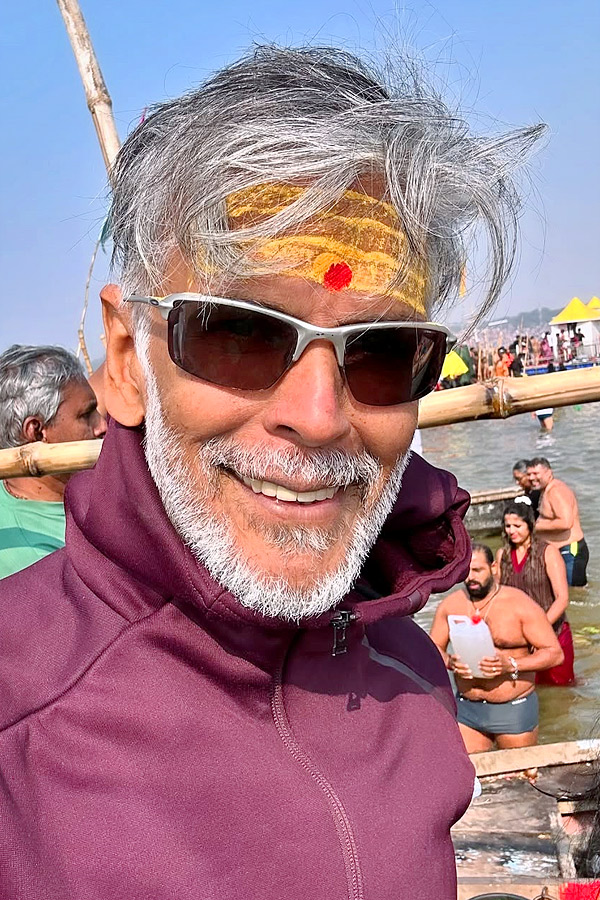 Milind_20Soman_20takes_20holy_20dip_20with_20wife_20Ankita_20Konwar_20at_20Maha_20Kumbh_20Mela_20Photos_20_2812_29.jpg 13