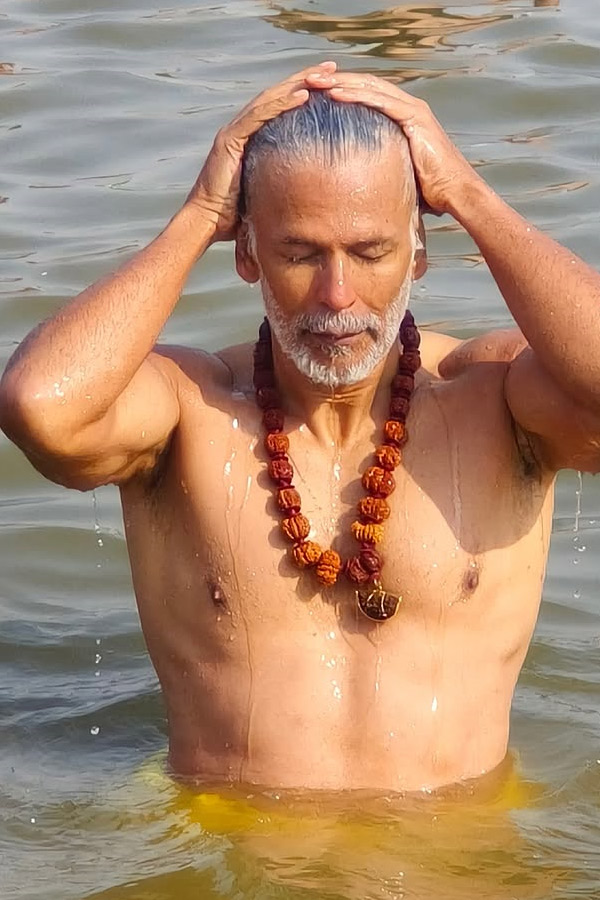 Milind_20Soman_20takes_20holy_20dip_20with_20wife_20Ankita_20Konwar_20at_20Maha_20Kumbh_20Mela_20Photos_20_2813_29.jpg 14