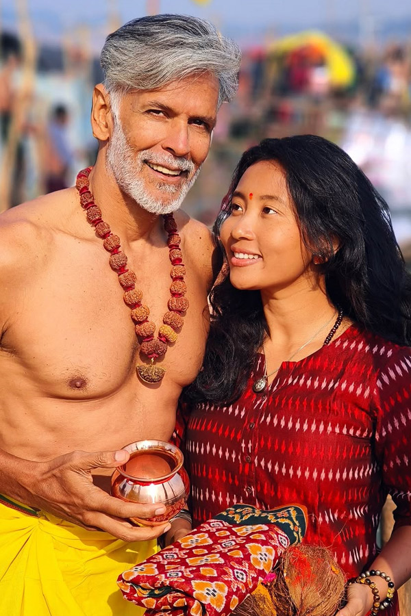 Milind_20Soman_20takes_20holy_20dip_20with_20wife_20Ankita_20Konwar_20at_20Maha_20Kumbh_20Mela_20Photos_20_2819_29.jpg 20