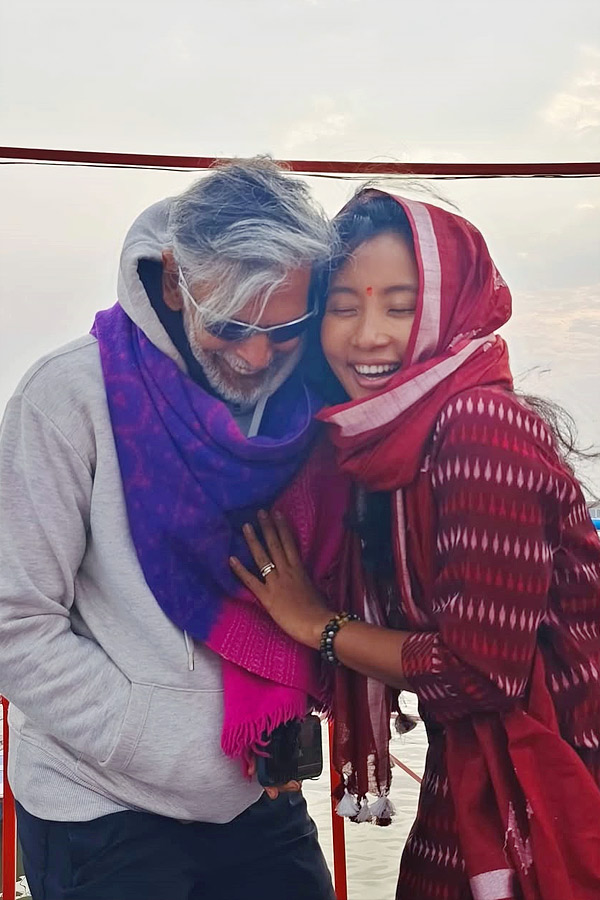 Milind_20Soman_20takes_20holy_20dip_20with_20wife_20Ankita_20Konwar_20at_20Maha_20Kumbh_20Mela_20Photos_20_2821_29.jpg 22