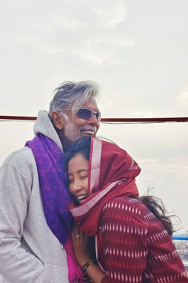 Milind_20Soman_20takes_20holy_20dip_20with_20wife_20Ankita_20Konwar_20at_20Maha_20Kumbh_20Mela_20Photos_20_289_29.jpg 10