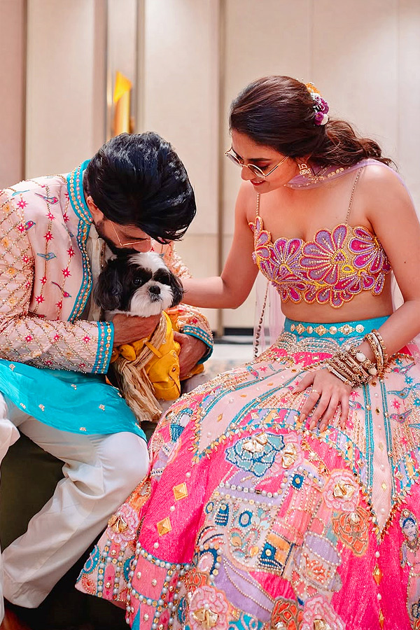 Newlywed_20Keerthy_20Suresh_20Shares_20Mehendi_20Ceremony_20Photos_20on_20Social_20Media_20_282_29.jpg 3