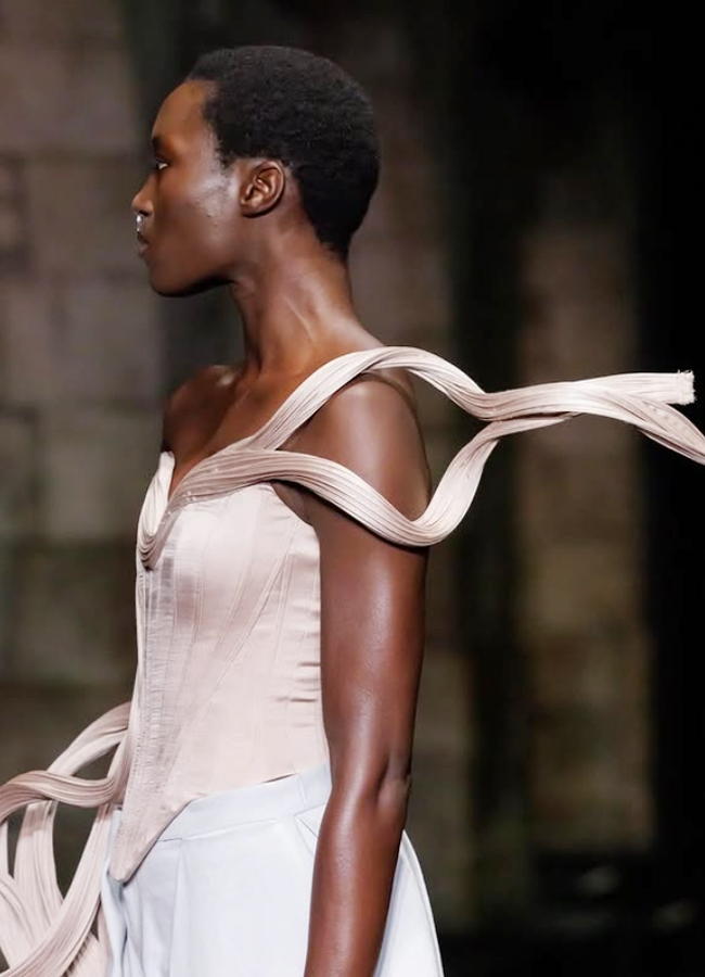 Paris_20Fashion_20Week_202025_20_287_29.jpg 5