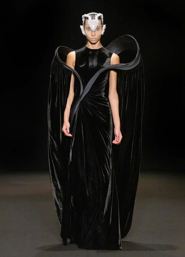 Paris_20Fashion_20Week_202025_20_289_29.jpg 9