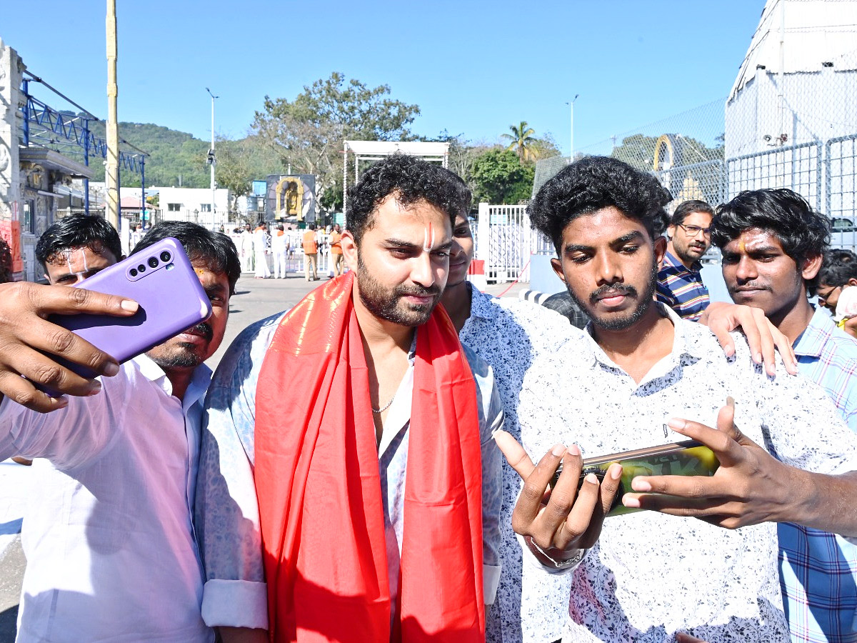 Tollywood_20Actor_20Vishwak_20Sen_20Visits_20Tirumala_20Temple_20Photos_20_287_29.jpg 7