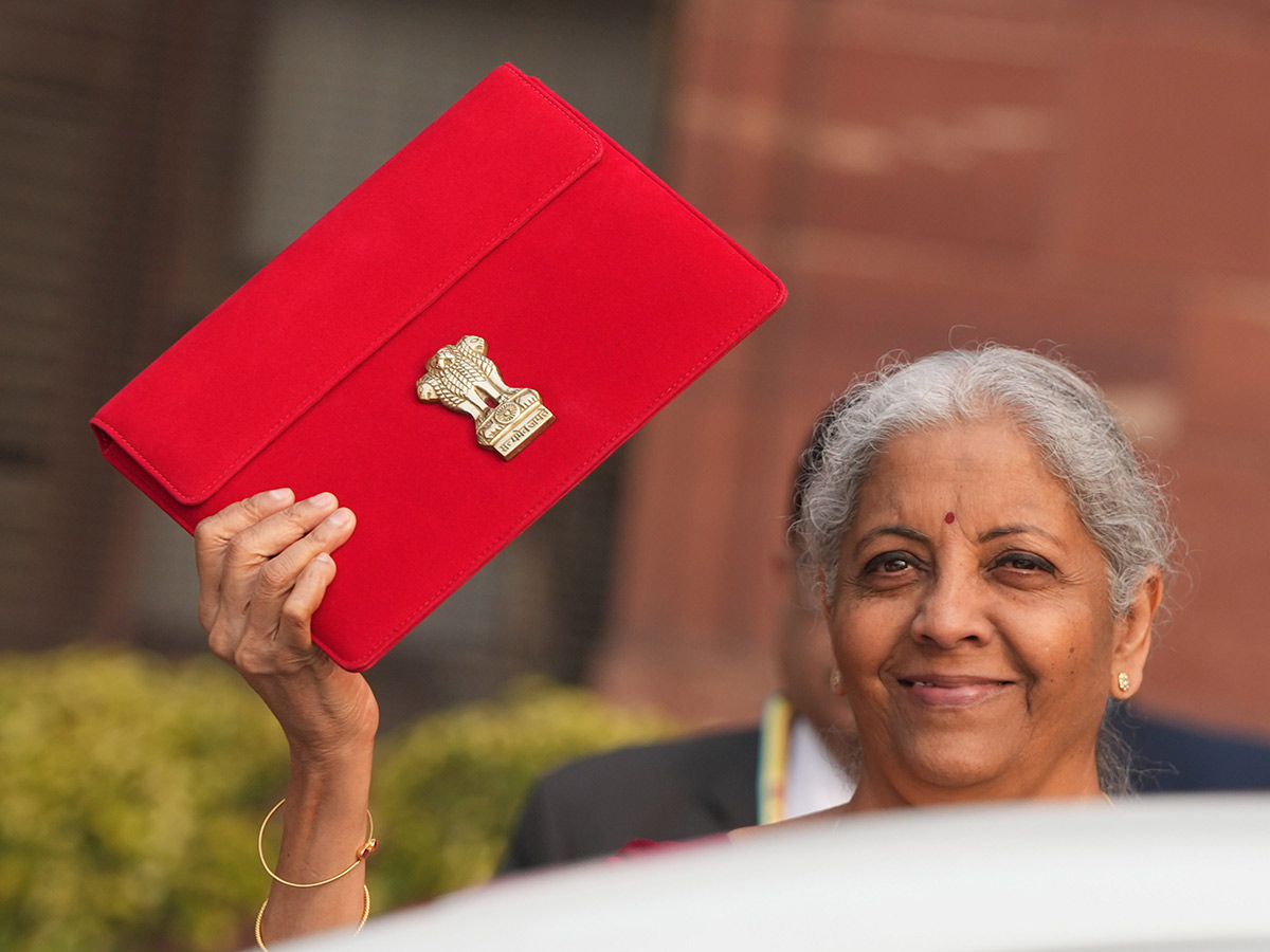 Union_20Finance_20Minister_20Nirmala_20Sitharaman_20photohraph_20Union_20Budget_202025__20_2811_29.jpg 11