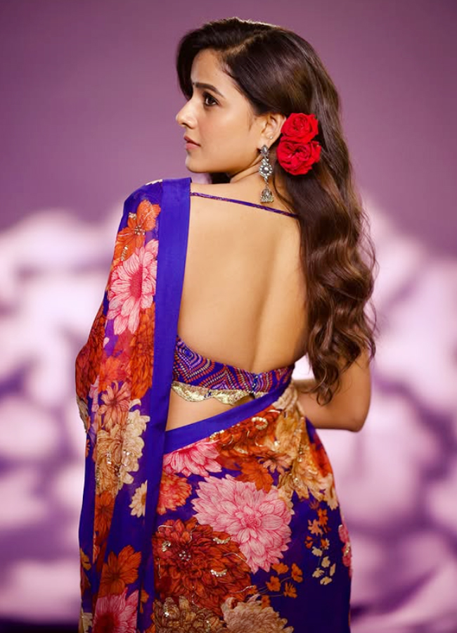 Vaishnavi_20Chaitanya_20dazzles_20in_20a_20classic_20saree_20_284_29.jpg 4
