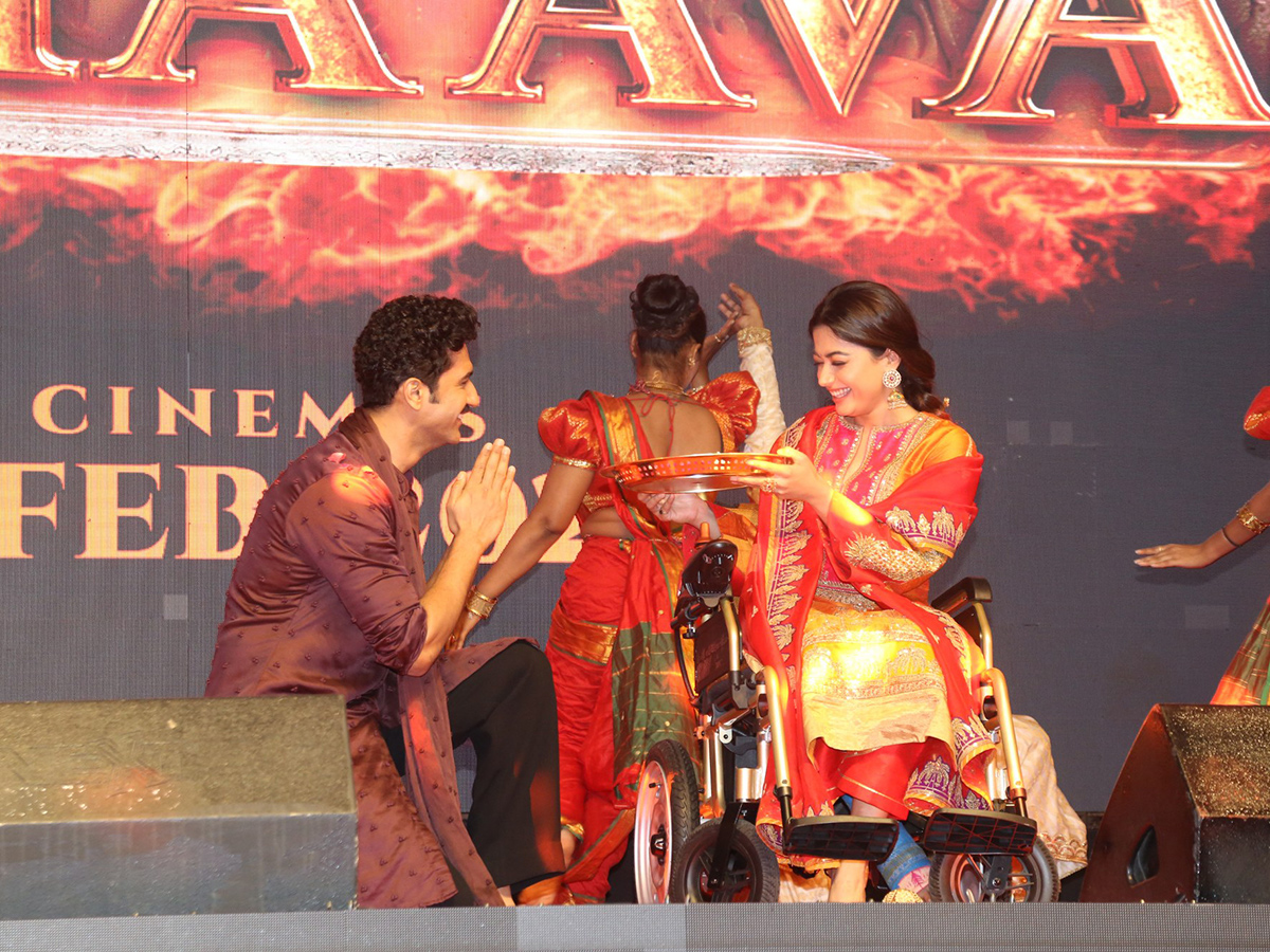 Vicky_20Kaushal_20And_20Rashmika_20Mandanna_20Song_20Chhaava_20Movie__20_2815_29.jpg 15