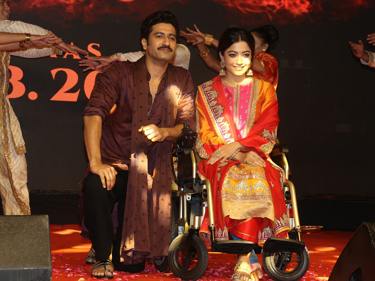 Vicky_20Kaushal_20And_20Rashmika_20Mandanna_20Song_20Chhaava_20Movie__20_289_29.jpg 9