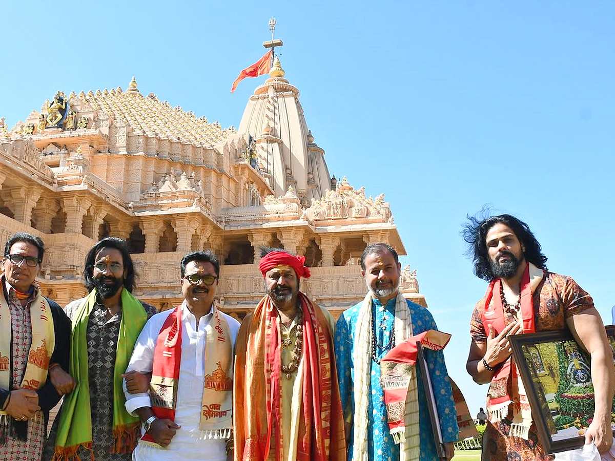 Kannappa_20Team_20Visits_20Maha_20Yatra_20of_2012_20Jyotirlingas_20before_20the_20Movie_20Release_20Photos_20_288_29.jpg 9