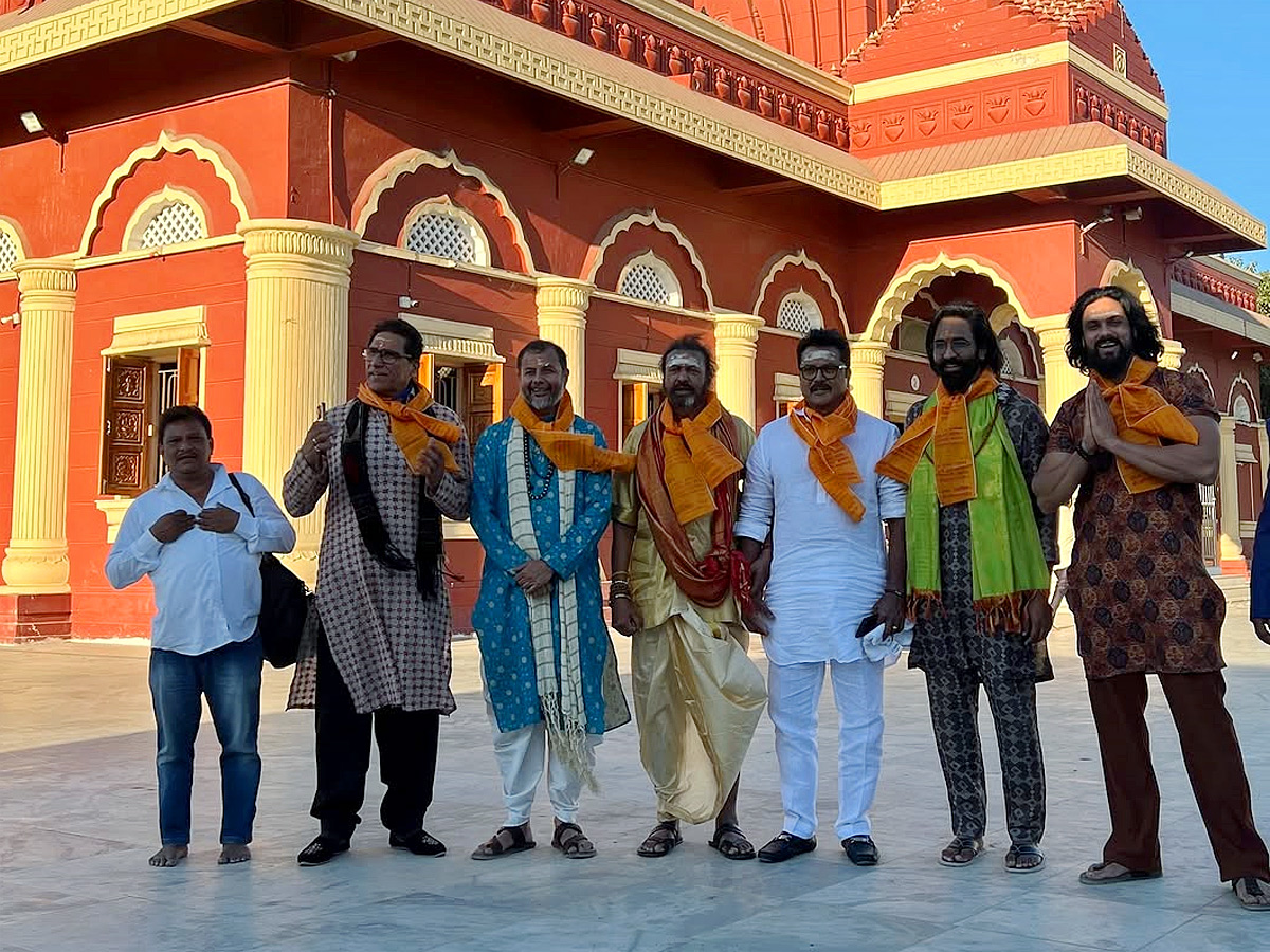 Kannappa_20Team_20Visits_20Maha_20Yatra_20of_2012_20Jyotirlingas_20before_20the_20Movie_20Release_20Photos_20_289_29.jpg 10