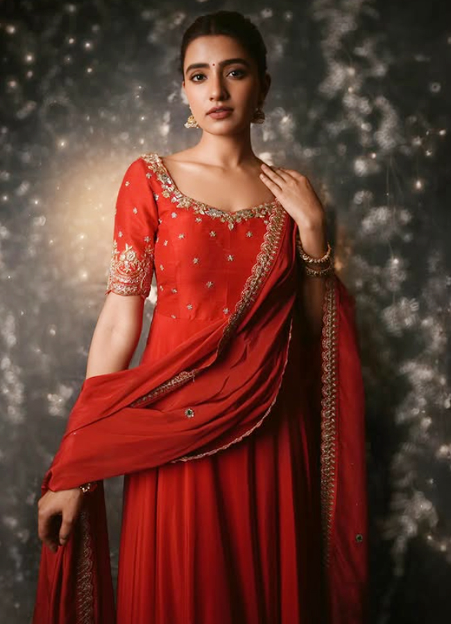 Rukshar_20Dhillon_20Dazzles_20in_20Saree_20Photos_20_2811_29.jpg 12