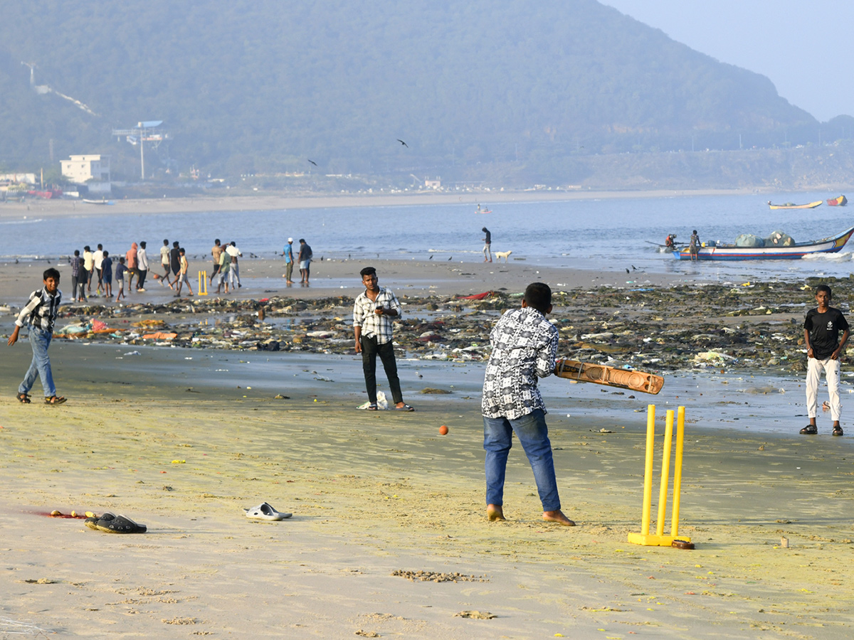 Sunday_20Visakhapatnam_20Beach_20Photos_11.jpg 9