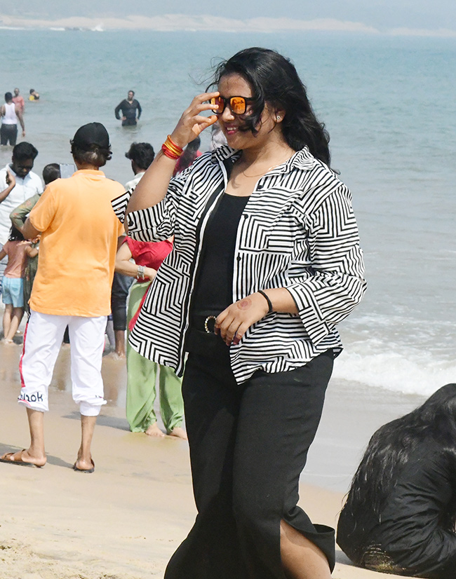 Sunday_20Visakhapatnam_20Beach_20Photos_16.jpg 13